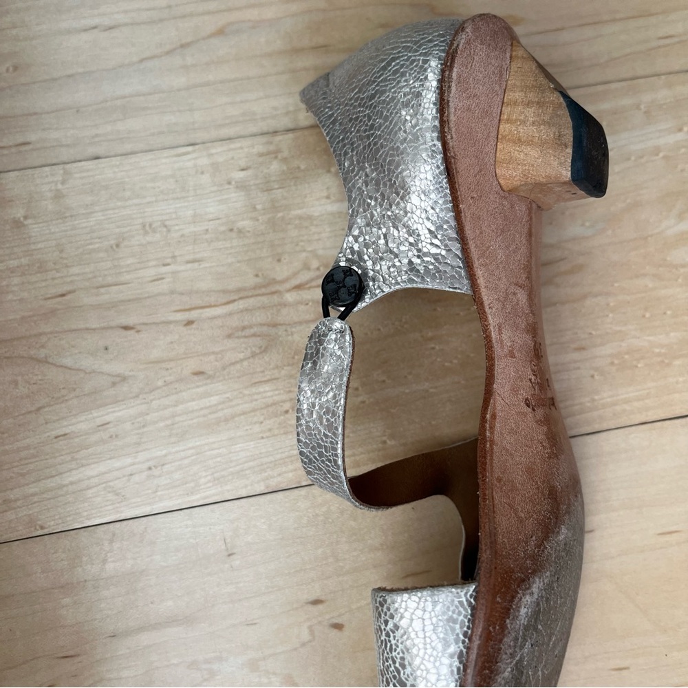 Metallic Silver Pointed D'Orsay Flats with Ankle Strap - Picture 5 of 6